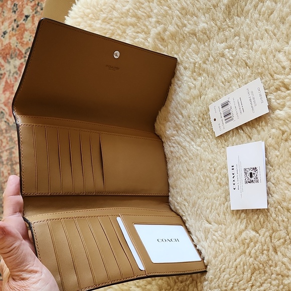 NWT Coach Sandy Beige Color Block Slim Tri-fold Leather Wallet 🤎🎁♥️ - Picture 14 of 16